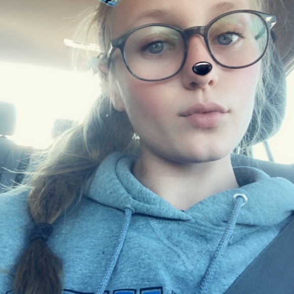 Meet your Posher, Julia - Picture 2 of 3